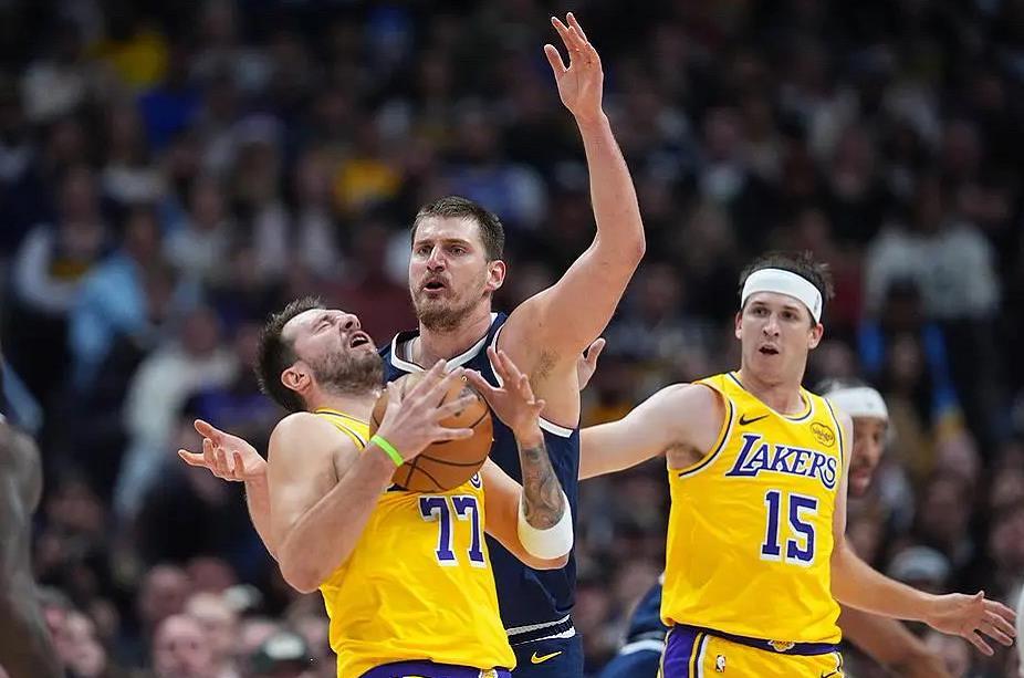 爱游戏官网-绝平+绝杀!湖人127-125力克掘金,看数据:他才是头号功臣!